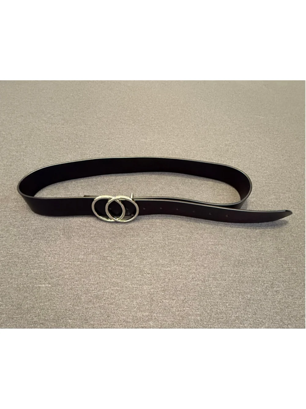 black belt distinctive silver-tone interlocking circle buckle EUC